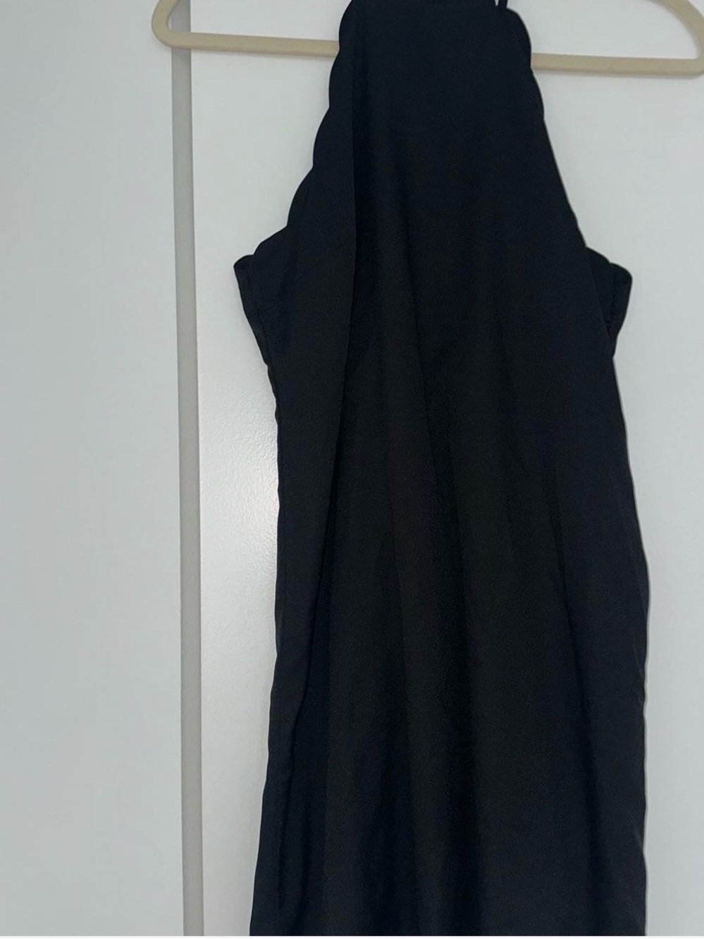 Black Lulus mini sleeveless halter top dress
Size~XS